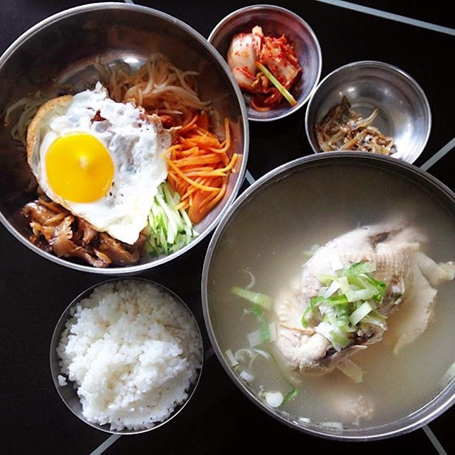 Bibimbap ($3.50) & Ginseng Chicken Soup ($5) @ NTU Cafe by the Quad, Korean Stall

Annyeong!