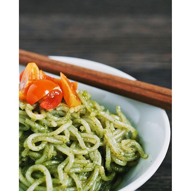 An early iteration of the Vietnamese pesto noodles from @slakesingapore.