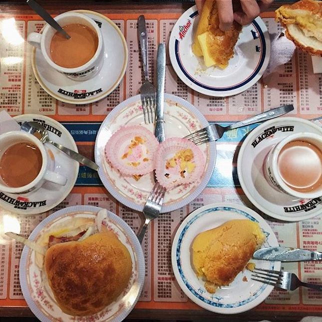 Hong Kong, my family by my side, crispy polo buns with slabs of butter in the middle, cups of milk tea; the perfect way to have ended off 2015 for me.