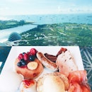 H a p p i n e s s 
幸 福 。💗 Enjoying our romantic staycation and the wonderful American Breakfast spread @ MBS.