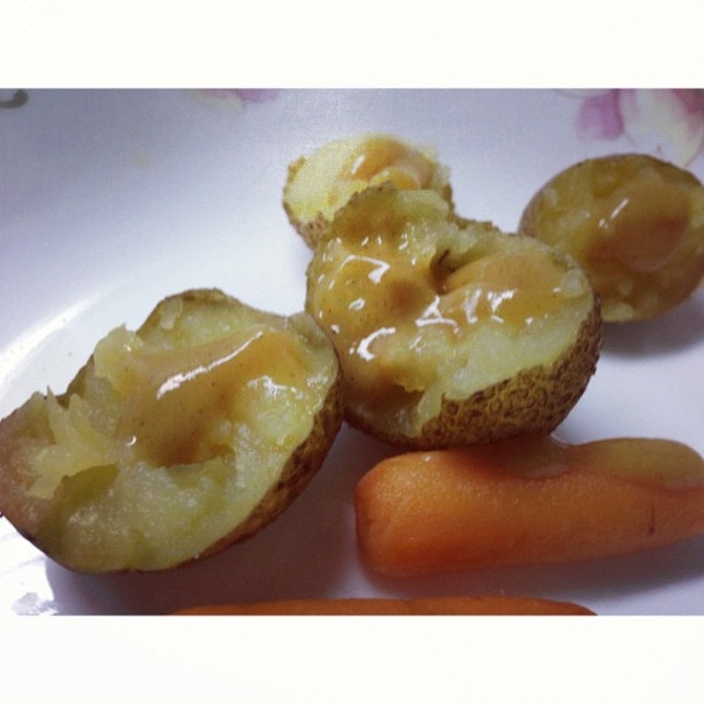 Pathetic baby carrots and potato for dinner #pathetic #dinner #carrot #honey #mustard