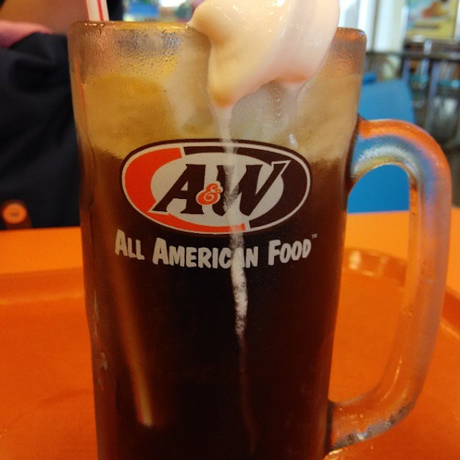 A&W Nagoya Mall - home to the Root Beer Float, average food and tiny cockroaches