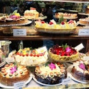Really gorgeous cakes and pastries galore at this beautiful tearoom located in a very charming late 19th century arcade.