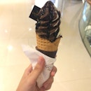 mixed white chocolate and dark chocolate ice cream