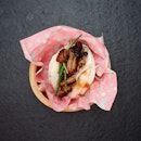 Chinese roast duck Bao
-
Juicy, flavorful roast duck caressed by warm soft buns.