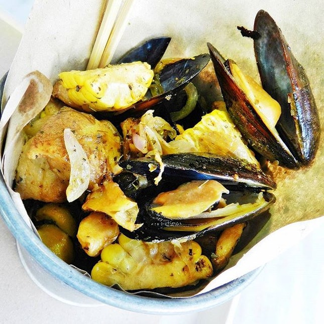Mussels In Original Sauce (SGD $18 / 500g) @ Wholly Crab.