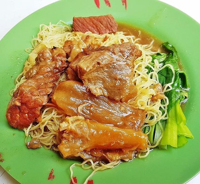 Stewed Beef Brisket & Beef Tendon Noodles (SGD $6) @ Master Tang Wanton Mee.