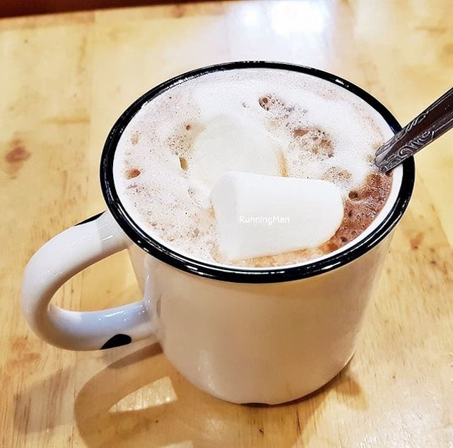 Hot Chocolate With Marshmallows (SGD $4.50) @ The Soup Spoon Union.