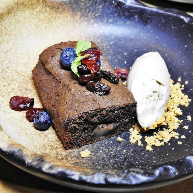 Mochi Stuffed Chocolate Brownie, Banana Ice Cream (SGD $??) @ The Sampan.