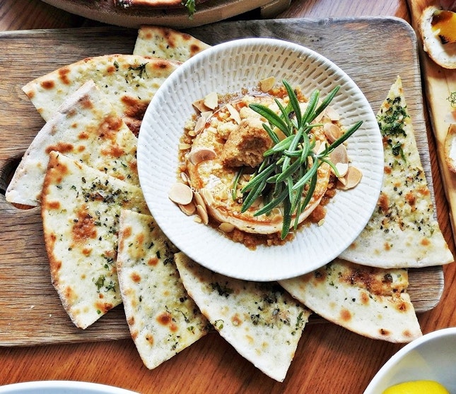 Baked Brie With Garlic Flatbread (SGD $17) @ Supply & Demand.