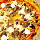 DIY Pizza (SGD $28) @ 800 Degrees Woodfired Kitchen.