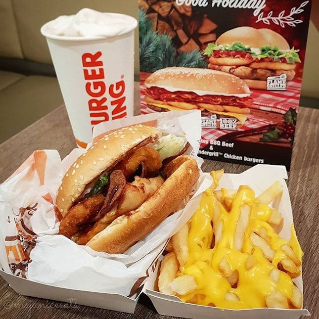 🍔 [NEW] Burger King Smokey BBQ Burgers 🍔

Have a grillin' good holiday with Burger King's new and smoking-hot Smokey BBQ Burgers!