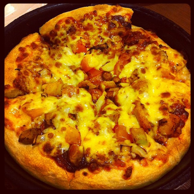 Supper time v my big bro n dear :) #family #pizza #supper #calories #fat