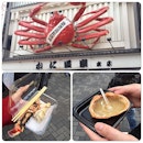 How can we miss the iconic big crab at Dotonbori, we actually walked past a few times, and so decided to try their take-out counter for today.