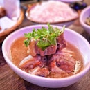 It's lunch time and I am craving for this bowl of braised pork belly.