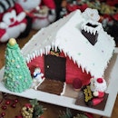 Such a pretty cake from @primadelisg Approximately 1kg Santa’s Cottage price at $54.80.