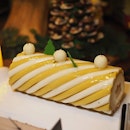 The @panpacificsingapore pastry team presents 3 new log cake flavour for this festive holiday:
.