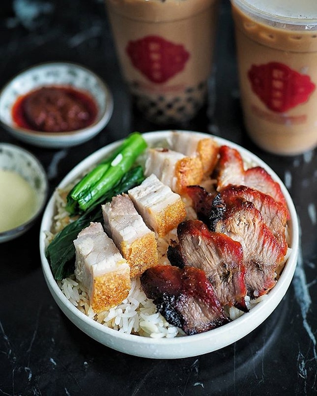 @kamsroast_sg collaborates with @joy_luck_teahouse to launch the authentic milk tea by the renowned Kam Kee Café.