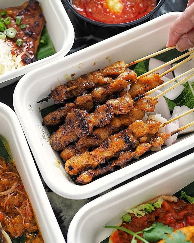 @violetoonsingapore has launched the Violet Oon Singapore Satay Bar & Grill delivery and takeaway menu!