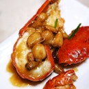 Live Boston Lobster Wok Baked with Fermented Bean and Garlic (halved).