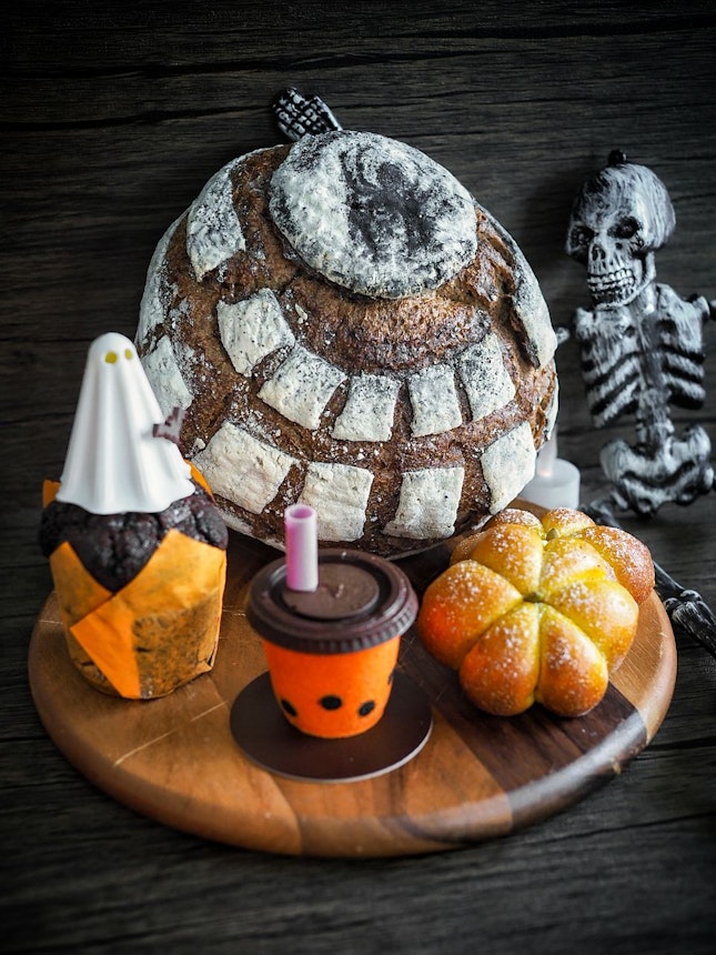 Halloween-themed desserts