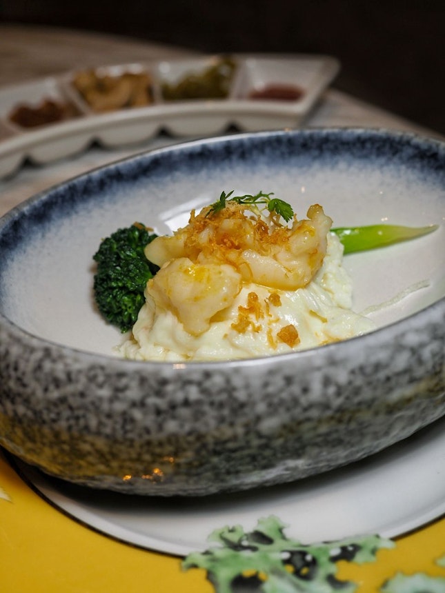 Stir-fried Lobster with Egg White and Crab Roe 红梅龙虾球 ($52.00++)