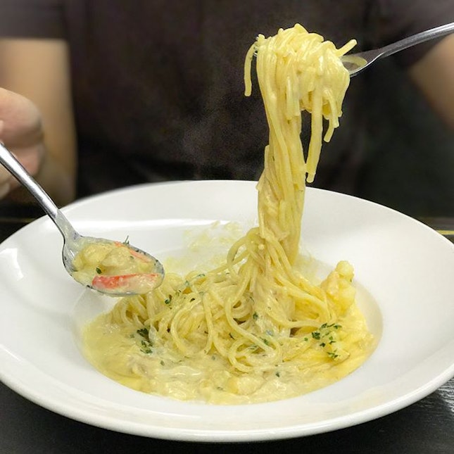 Crab & lobster cream pasta [$23.50++] A garlic cream sauce based pasta filled with crabmeat and lobster chunks that's rich, creamy with a subtle aroma of garlicky fragrance.