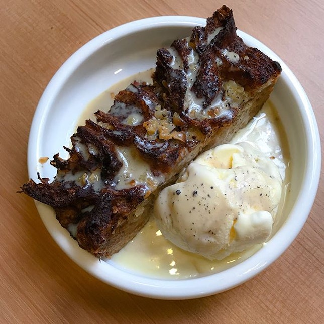 Houjicha bread pudding [$9] Offered as a complimentary item out of goodwill by the kind folks at @vxx.co due to my previous unpleasant encounter, I m really sorry to be frank and have to admit that there was still no significant improvement in terms of flavour 😭.