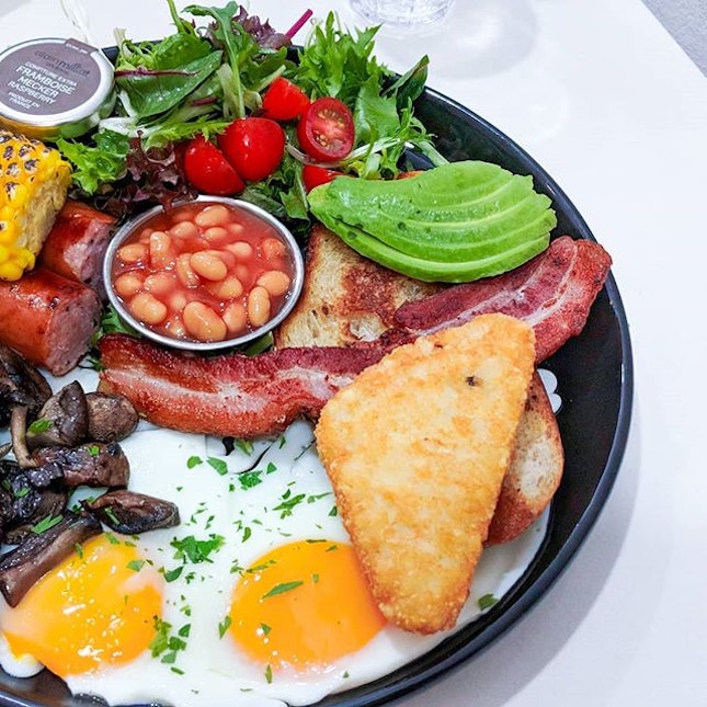 On a cold and miserable day like today, I could really do with a traditional english fry up at Botanist.