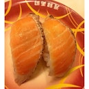 Seared salmon sushi.