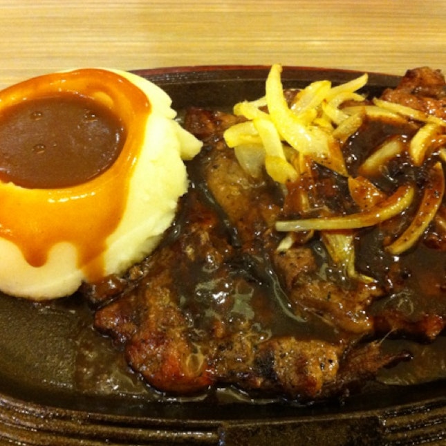 Hotplate Black Pepper Beef Steak With Mashed Potato