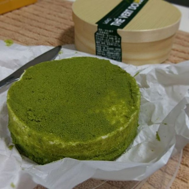 #LeTao's limited edition Matcha Fromage #Cheesecake is deadly 😍😍😍 #burpple