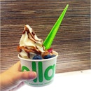 It's been a while since I touched a llao llao [$5.50] • Sweet treat during lunch just now makes my Friday evening class much more stimulating • Interesting class today, something like a philosophy class 😶
#llaollao #frozenyogurt #froyo #yogurt #deliaprecio