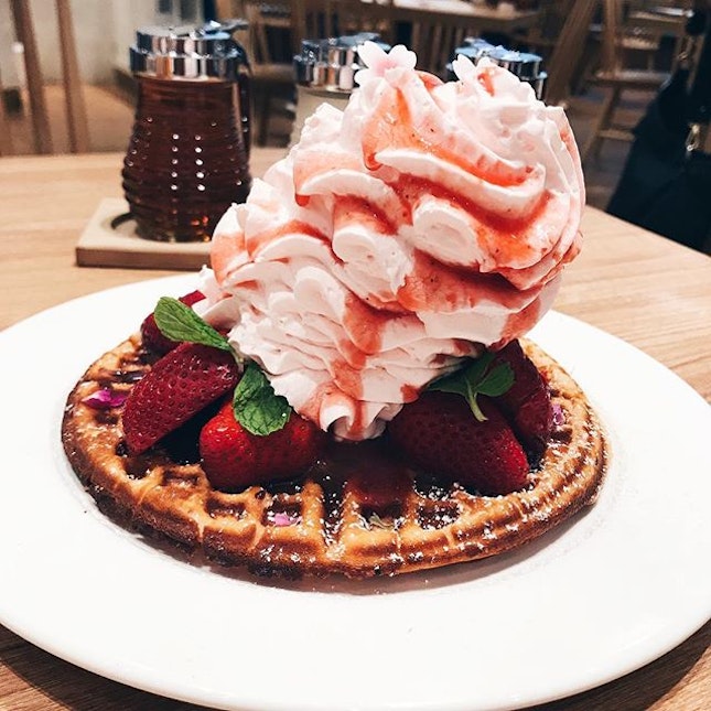 strawberry waffle w sakura chocolate: this looks so ridiculously sweet and extra but it tasted surprisingly delicious!!