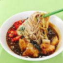One of its kind Lor Mee with very flavourful meaty gravy but not starchy and instead of the usual ingredients u get fish, ngoh hiang, pork belly and fried crispy fritters.