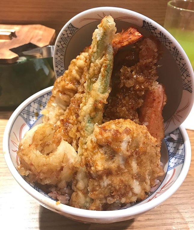 that one hour wait for two bowls of tendon...