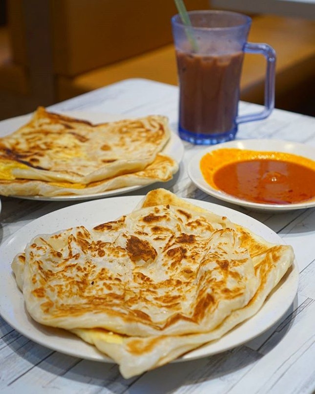 Damn shiok to have piping hot Roti Prata for breakfast on a rainy Sunday morning like this 😍😋