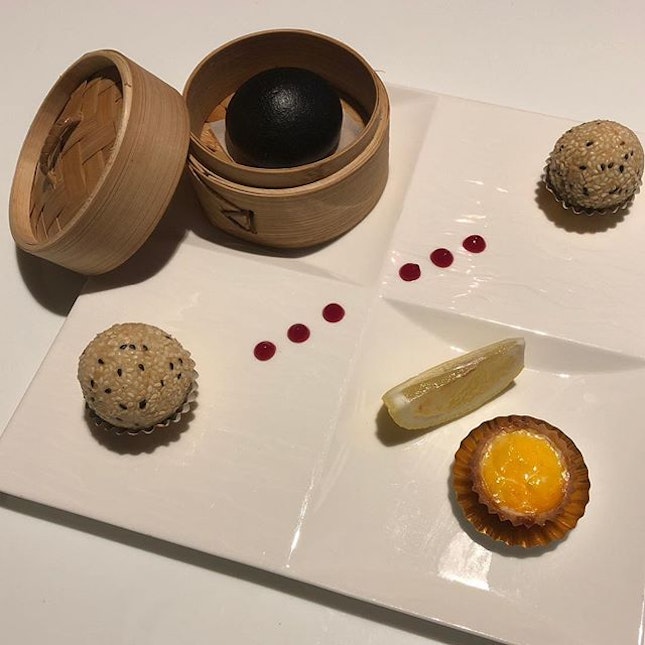 Chinese pastry platter of 4 items ($12)
.