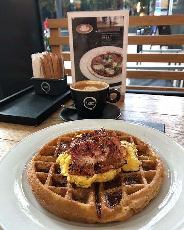 Bacon & Egg Waffles ($13) + Flat White ($5.50)
🥓
It had been a rather draining week at work and was so glad to have this mid-day breather.