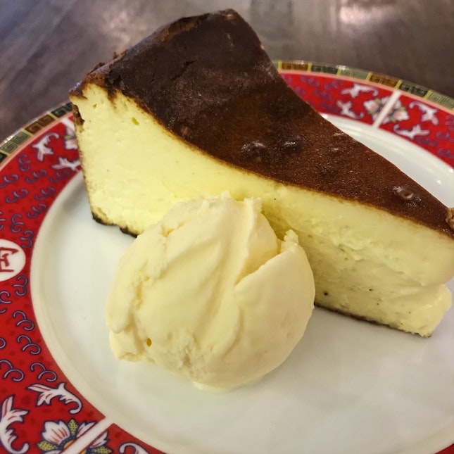 Burnt Cheesecake with Ice Cream (RM13)