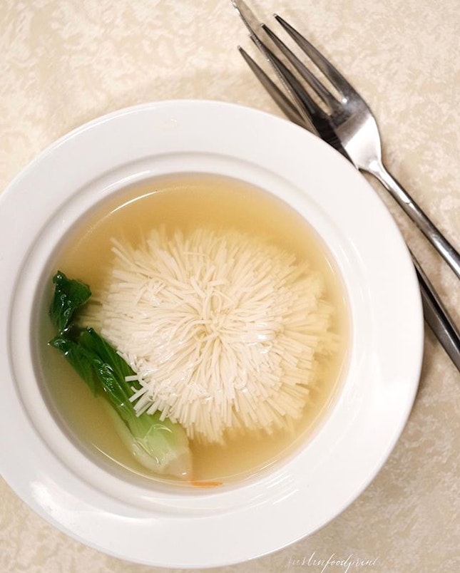 刀神's Chrysanthemum Tofu Soup (part of 6 course Imperial Feast "Guo Yan" menu at $48, UP:$88).
