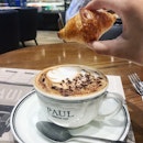 Cappuccino, Mini Croissant.