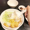 艇仔粥 Boat Congee 🥣 to cap off the weekend
💫
Love the crisp dough fritter pieces which come with all porridge on their menu.