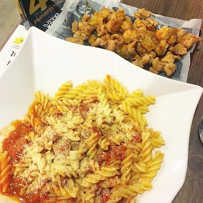 One of my favourite meal, Pomodoro ($5.90) and snack set (honey garlic chicken) from Pastamania ($6.90)