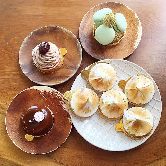 [Taiwan, Cingjing Farm🇹🇼] super good Lemon Meringue tart and other desserts are nice and pretty too.