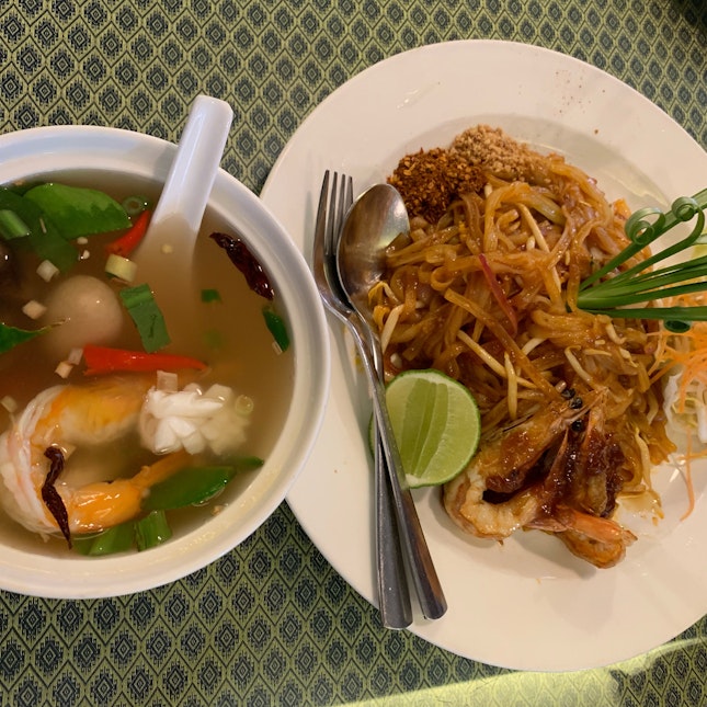 Phad Thai with Prawns & Tom Yum Seafood (clear)