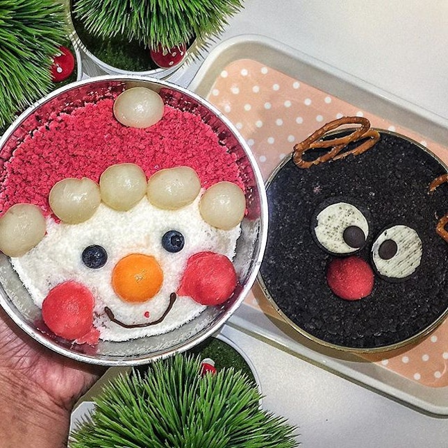 I'm feeling the festive mood with these cute and not-too-sweet Korean Ice Kacang from @bingsusingapore
🍧
Featuring: Snowman Longan Bingsu & Rudolph Oreo Bingsu S$10.90 Nett each
🍧
Snowman Bingsu has a milk based shaved ice filled with longans and topped with more longans, strawberry crunchies, watermelon, melon and blueberries.