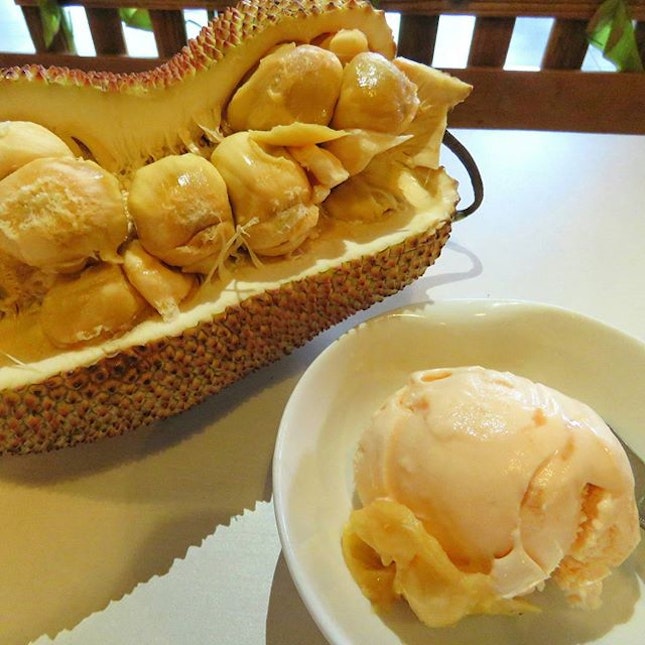 How often do you see cafe or any dessert shop serving chempedak ice cream?
