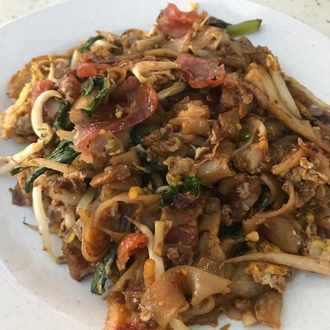 Cha Kuay Teow ($4) stall #02-08 @tiong Bahru market was going to try another stall stall recommended by @elsonkht but it wasn't open but 2 stalls down there was a queue for this Cha kuay Teow so thought we give it a try..