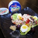 Salad nicoise with canned Albacore Tuna and Yellow Fin Tuna 🥗 Glad to eat these sustainable seafood with a peace of mind.